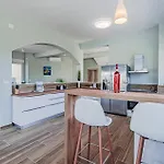Lovely Home In Sreser Vikendica *