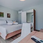 Lovely In Nyaraló *