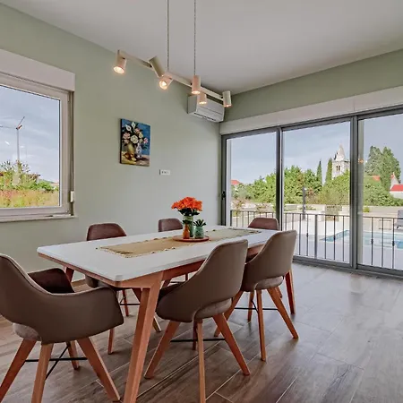 Dom wakacyjny Awesome In Sreser